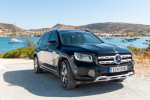 Hemeros Transfers vehicle outside a Milos pickup location